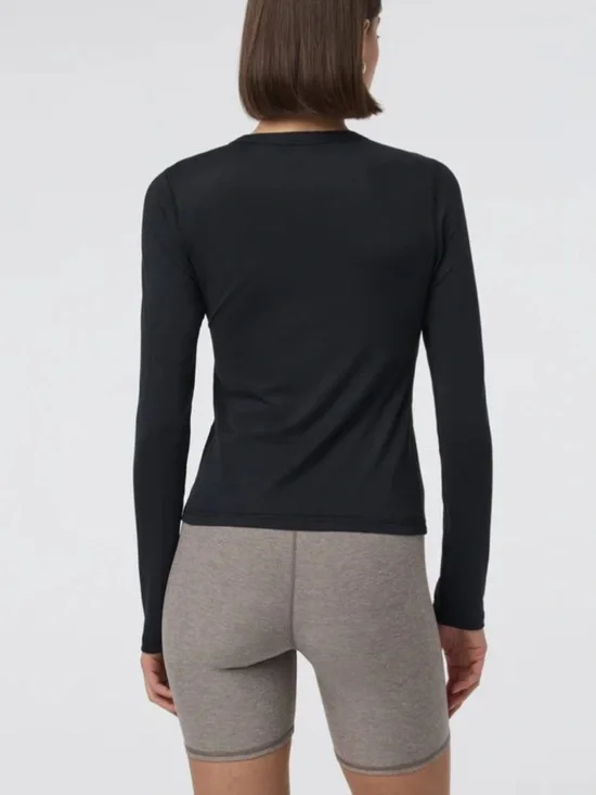 vuori long sleeve lux crew neck tee in black - Picture 2 of 5